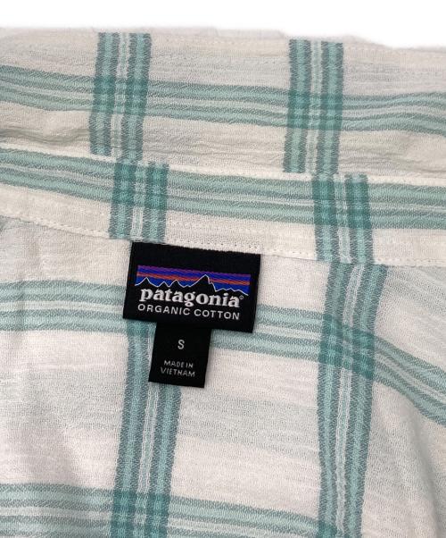 Patagonia（パタゴニア）Patagonia (パタゴニア) 半袖シャツ ホワイト×グリーン サイズ:Sの古着・服飾アイテム
