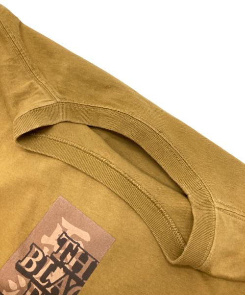 BlackEyePatch（ブラックアイパッチ）BlackEyePatch (ブラックアイパッチ) Tシャツ ベージュ サイズ:XLの古着・服飾アイテム