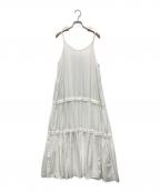 Loungedressラウンジドレス）の古着「サテンティアードキャミワンピース」｜ホワイト