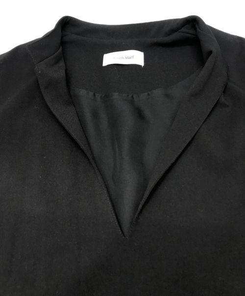 Knuth Marf（クヌースマーフ）knuth marf (クヌースマーフ) label keyneck tops (unisex) / レーベルキーネックトップス ブラック サイズ:Sの古着・服飾アイテム