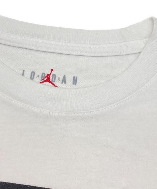 JORDAN（ジョーダン）JORDAN (ジョーダン) UNDEFEATED (アンディフィーテッド) Tシャツ ホワイト サイズ:Sの古着・服飾アイテム