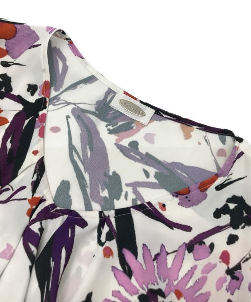 Pinky & Dianne（ピンキーアンドダイアン）Pinky & Dianne (ピンキーアンドダイアン) ブラッシュフラワープリントブラウス ホワイト×ピンク サイズ:38の古着・服飾アイテム