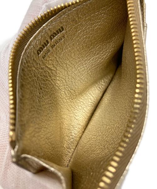 MIU MIU（ミュウミュウ）MIU MIU (ミュウミュウ) 財布 ゴールドの古着・服飾アイテム