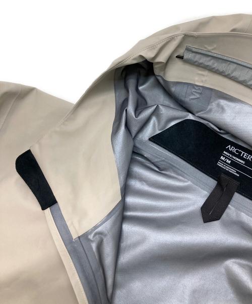 ARC'TERYX（アークテリクス）ARC'TERYX (アークテリクス) ベータ ジャケット ベージュ サイズ:Mの古着・服飾アイテム