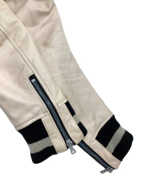 ISAMU KATAYAMA BACKLASH（イサムカタヤマ・バックラッシュ）ISAMU KATAYAMA BACKLASH (イサムカタヤマ・バックラッシュ) レザー切替スタジャン ブラック×ホワイト サイズ:Sの古着・服飾アイテム