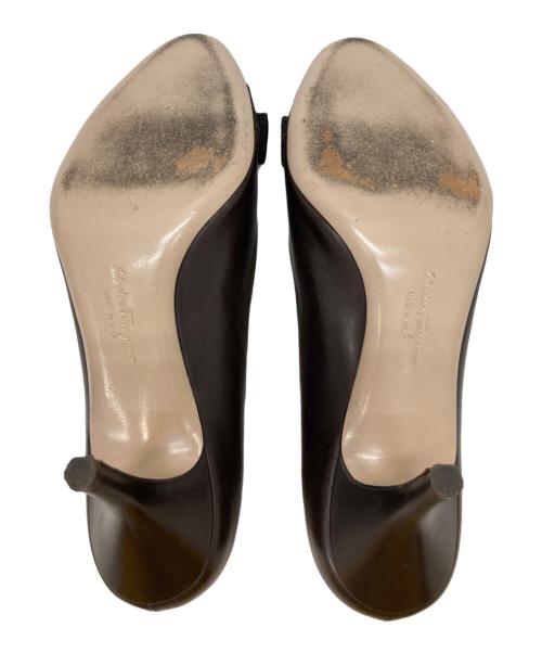 Salvatore Ferragamo（サルヴァトーレ フェラガモ）Salvatore Ferragamo (サルヴァトーレ フェラガモ) ヴァラヒールパンプス ブラウン サイズ:SIZE 7 1/2の古着・服飾アイテム