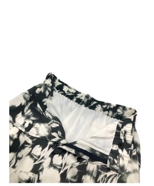 IENA（イエナ）IENA (イエナ) 掠りフラワーピンタックストレートパンツ グレー サイズ:38の古着・服飾アイテム