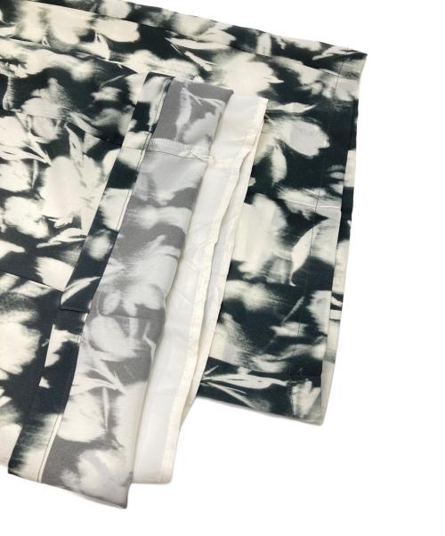 IENA（イエナ）IENA (イエナ) 掠りフラワーピンタックストレートパンツ グレー サイズ:38の古着・服飾アイテム