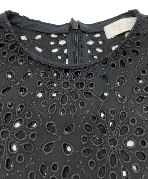 BALLSEY（ボールジィ）BALLSEY (ボールジィ) サークルフラワーエンブロイダリー ティアードブラウス ブラック サイズ:36の古着・服飾アイテム