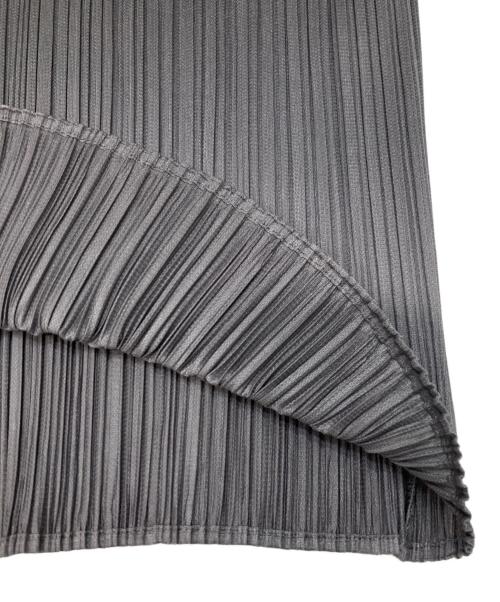 PLEATS PLEASE ISSEY MIYAKE（プリーツプリーズ イッセイミヤケ）PLEATS PLEASE ISSEY MIYAKE (プリーツプリーズ イッセイミヤケ)  BASICS ノースリーブワンピース グレー サイズ:2の古着・服飾アイテム