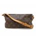 LOUIS VUITTON（ルイ ヴィトン）の古着「ショルダーポーチ」｜ブラウン