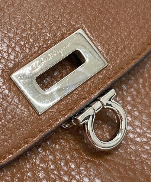 Salvatore Ferragamo（サルヴァトーレ フェラガモ）Salvatore Ferragamo (サルヴァトーレ フェラガモ) ガンチーニターンロックロングウォレット ブラウンの古着・服飾アイテム