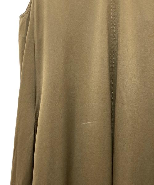 CABAN（キャバン）CABAN (キャバン) キュプラポリエステルスムース Vネックワンピース カーキ サイズ:FREEの古着・服飾アイテム