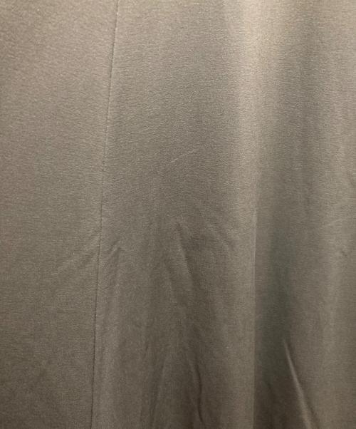 CABAN（キャバン）CABAN (キャバン) キュプラポリエステルスムース Vネックワンピース カーキ サイズ:FREEの古着・服飾アイテム