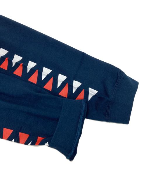 WHITE MOUNTAINEERING（ホワイトマウンテ二アニング）WHITE MOUNTAINEERING (ホワイトマウンテ二アニング) ロングスリーブカットソー ネイビー 未使用品の古着・服飾アイテム