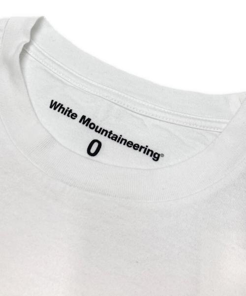 WHITE MOUNTAINEERING（ホワイトマウンテ二アニング）WHITE MOUNTAINEERING (ホワイトマウンテ二アニング) ロゴプリントTシャツ ホワイト 未使用品の古着・服飾アイテム