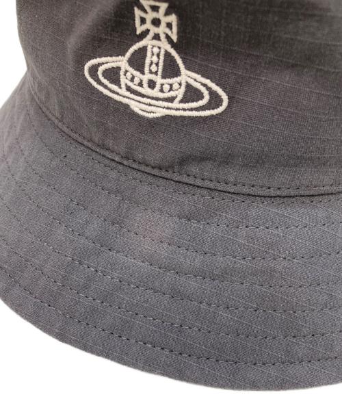 Vivienne Westwood（ヴィヴィアンウエストウッド）Vivienne Westwood (ヴィヴィアンウエストウッド) バケットハット グレー サイズ:SIZE M-Sの古着・服飾アイテム