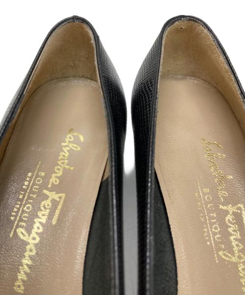 Salvatore Ferragamo（サルヴァトーレ フェラガモ）Salvatore Ferragamo (サルヴァトーレ フェラガモ) ヴァラリボンパンプス ブラック サイズ:6 1/2の古着・服飾アイテム