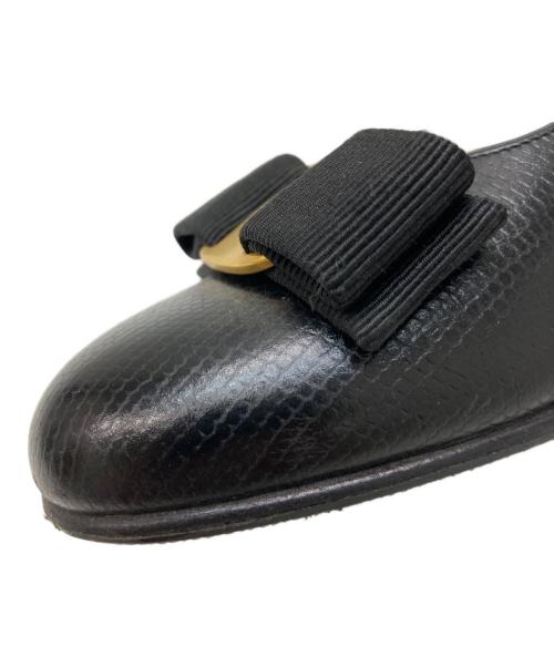Salvatore Ferragamo（サルヴァトーレ フェラガモ）Salvatore Ferragamo (サルヴァトーレ フェラガモ) ヴァラリボンパンプス ブラック サイズ:6 1/2の古着・服飾アイテム