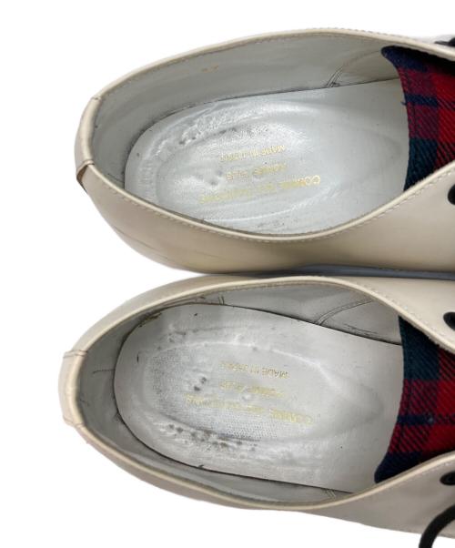 COMME des GARCONS HOMME PLUS（コムデギャルソンオムプリュス）COMME des GARCONS HOMME PLUS (コムデギャルソンオムプリュス) ポインテッドトゥシューズ ホワイト×レッド サイズ:27の古着・服飾アイテム