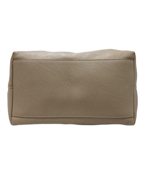 IACUCCI（イアクッチ）IACUCCI (イアクッチ) OPERA ベージュの古着・服飾アイテム