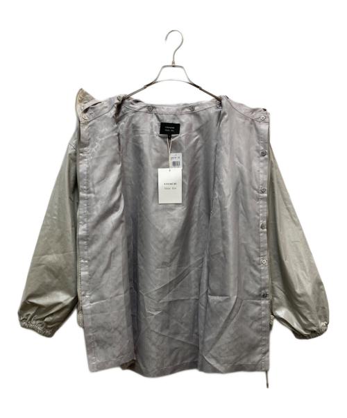 COACH（コーチ）COACH (コーチ) Matin Kim (マーティン・キム) レイヤードコーティングフーディージャンパー グレー サイズ:FREE 未使用品の古着・服飾アイテム