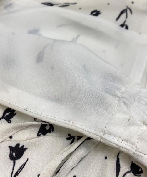 Lily Brown（リリーブラウン）Lily Brown (リリーブラウン) フラワープリントブラウス ホワイト サイズ:FREEの古着・服飾アイテム