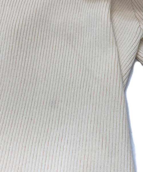 FRAY ID（フレイ アイディー）FRAY ID (フレイ アイディー) ラッフルオフショルニット アイボリー サイズ:FREEの古着・服飾アイテム