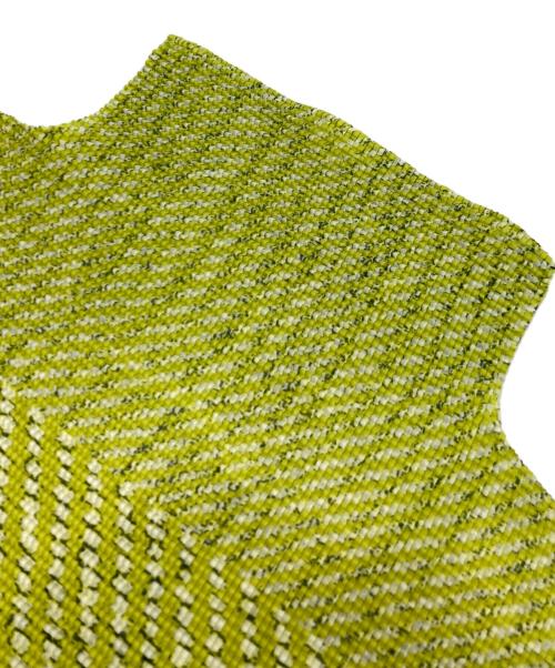 me ISSEY MIYAKE（ミーイッセイ ミヤケ）me ISSEY MIYAKE (ミーイッセイ ミヤケ) プリーツカットソー 黄緑 サイズ:-の古着・服飾アイテム