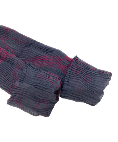 ISSEY MIYAKE FETE（イッセイミヤケフェット）ISSEY MIYAKE FETE (イッセイミヤケフェット) ハイネックカットソー グレー×ピンク サイズ:2の古着・服飾アイテム