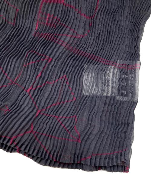 ISSEY MIYAKE FETE（イッセイミヤケフェット）ISSEY MIYAKE FETE (イッセイミヤケフェット) ハイネックカットソー グレー×ピンク サイズ:2の古着・服飾アイテム