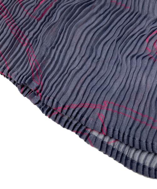 ISSEY MIYAKE FETE（イッセイミヤケフェット）ISSEY MIYAKE FETE (イッセイミヤケフェット) ハイネックカットソー グレー×ピンク サイズ:2の古着・服飾アイテム