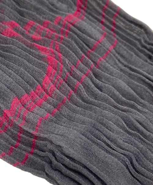 ISSEY MIYAKE FETE（イッセイミヤケフェット）ISSEY MIYAKE FETE (イッセイミヤケフェット) ハイネックカットソー グレー×ピンク サイズ:2の古着・服飾アイテム