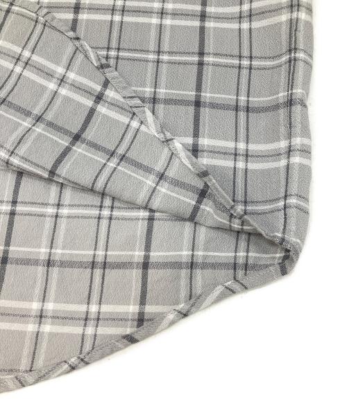 BEAUTY&YOUTH（ビューティーアンドユース）BEAUTY&YOUTH (ビューティーアンドユース) ドライアムンゼンチェックレギュラーフォルムシャツ グレー サイズ:XLの古着・服飾アイテム