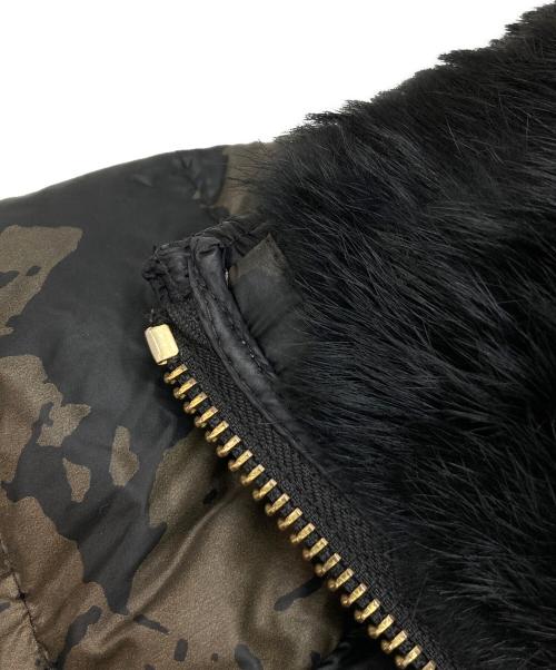 BURBERRY BRIT（バーバリーブリット）BURBERRY BRIT (バーバリーブリット) ファー付カモ柄ダウンジャケット オリーブ サイズ:XSの古着・服飾アイテム