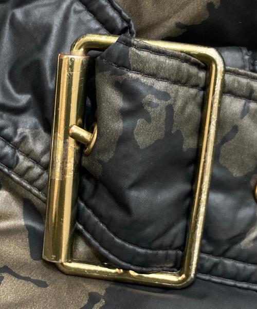 BURBERRY BRIT（バーバリーブリット）BURBERRY BRIT (バーバリーブリット) ファー付カモ柄ダウンジャケット オリーブ サイズ:XSの古着・服飾アイテム