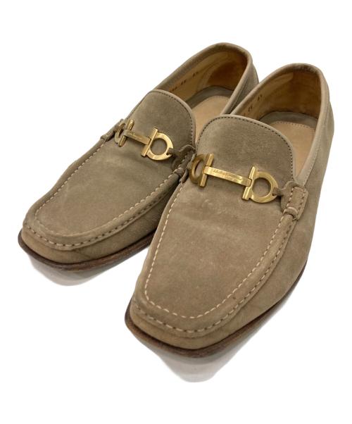 Salvatore Ferragamo（サルヴァトーレ フェラガモ）Salvatore Ferragamo (サルヴァトーレ フェラガモ) ローファー ベージュ サイズ:6 1/2 EEの古着・服飾アイテム
