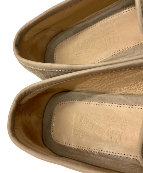 Salvatore Ferragamo（サルヴァトーレ フェラガモ）Salvatore Ferragamo (サルヴァトーレ フェラガモ) ローファー ベージュ サイズ:6 1/2 EEの古着・服飾アイテム