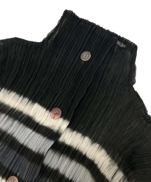 ISSEY MIYAKE FETE（イッセイミヤケフェット）ISSEY MIYAKE FETE (イッセイミヤケフェット) プリーツ シフォン シャツ ブラック サイズ:2の古着・服飾アイテム