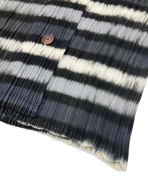 ISSEY MIYAKE FETE（イッセイミヤケフェット）ISSEY MIYAKE FETE (イッセイミヤケフェット) プリーツ シフォン シャツ ブラック サイズ:2の古着・服飾アイテム