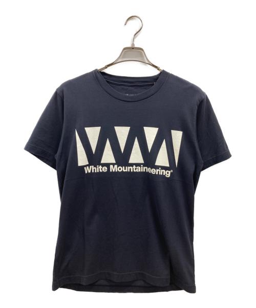 WHITE MOUNTAINEERING（ホワイトマウンテ二アニング）WHITE MOUNTAINEERING (ホワイトマウンテ二アニング) WM LOGO PRINTED T-SHIRT ブラックの古着・服飾アイテム