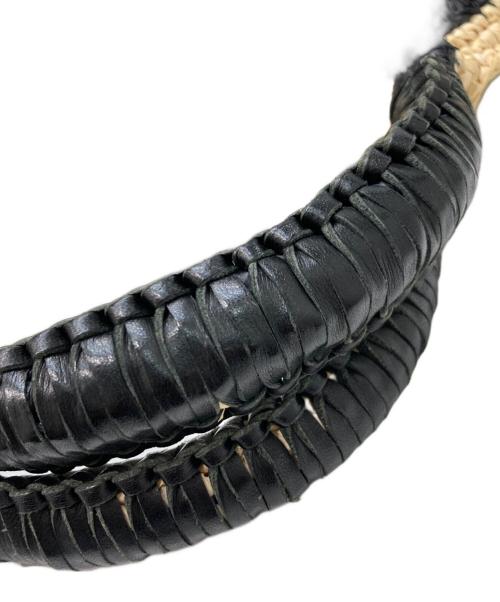 HELEN KAMINSKI（ヘレンカミンスキー）HELEN KAMINSKI (ヘレンカミンスキー) チャーム付ラフィアバッグ ブラック×ベージュの古着・服飾アイテム