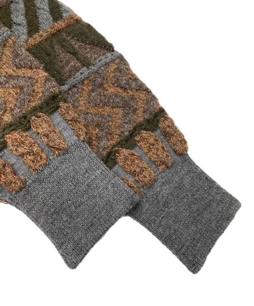 ISSEY MIYAKE（イッセイミヤケ）ISSEY MIYAKE (イッセイミヤケ) Vネック3Dニット グレー サイズ:FREEの古着・服飾アイテム