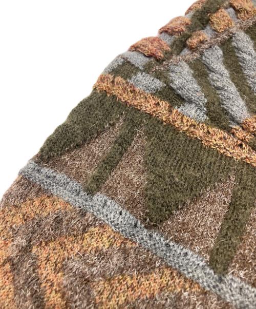 ISSEY MIYAKE（イッセイミヤケ）ISSEY MIYAKE (イッセイミヤケ) Vネック3Dニット グレー サイズ:FREEの古着・服飾アイテム