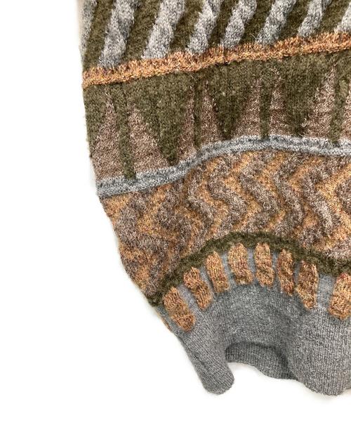 ISSEY MIYAKE（イッセイミヤケ）ISSEY MIYAKE (イッセイミヤケ) Vネック3Dニット グレー サイズ:FREEの古着・服飾アイテム