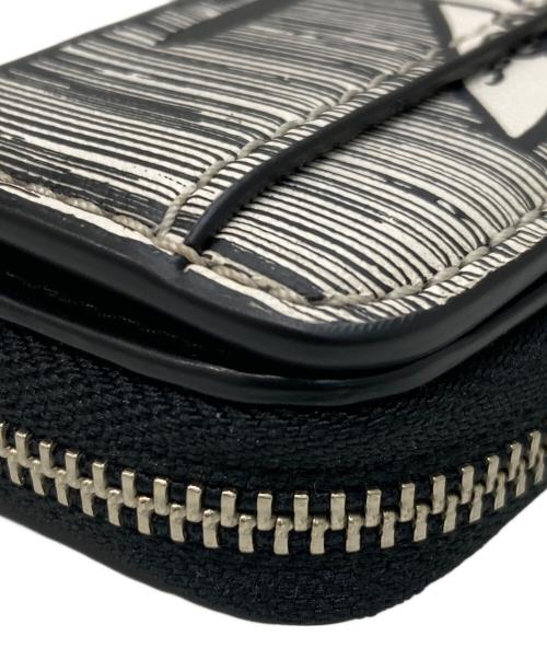 MARC JACOBS（マークジェイコブズ）MARC JACOBS (マークジェイコブス) FUTURE (フューチャー) POINTMAN MINI COMPACT WALLET ホワイトの古着・服飾アイテム