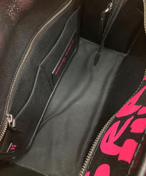 MARC JACOBS（マークジェイコブズ）MARC JACOBS (マークジェイコブス) STEPHEN SPROUSE (スティーブン・スプルース) グラフィティプリントコレクション ザ トートバッグ ピンク×ブラック 未使用品の古着・服飾アイテム