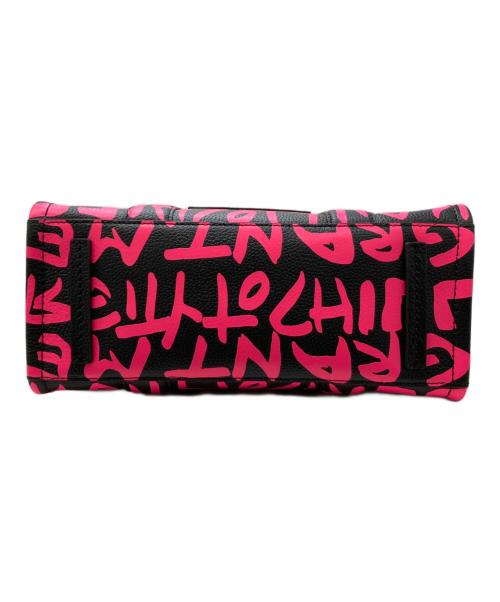 MARC JACOBS（マークジェイコブズ）MARC JACOBS (マークジェイコブス) STEPHEN SPROUSE (スティーブン・スプルース) グラフィティプリントコレクション ザ トートバッグ ピンク×ブラック 未使用品の古着・服飾アイテム