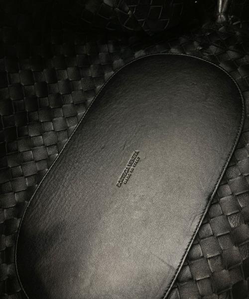 BOTTEGA VENETA（ボッテガベネタ）BOTTEGA VENETA (ボッテガベネタ) イントレチャートレザードローストリングハンドバッグ ブラックの古着・服飾アイテム
