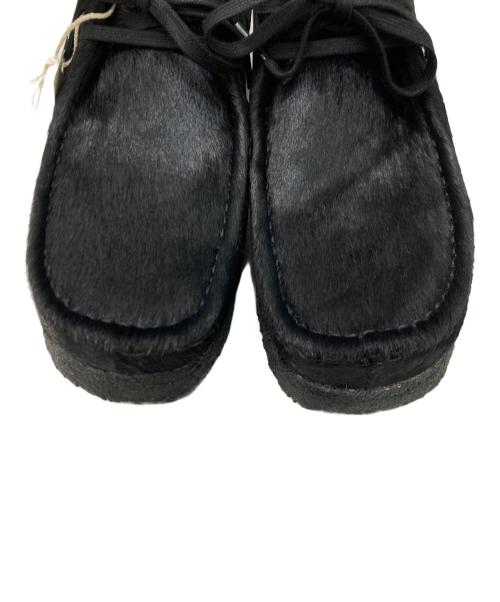 CLARKS（クラークス）CLARKS (クラークス) ワラビー ブラックヘアーオン ブラック サイズ:27 未使用品の古着・服飾アイテム